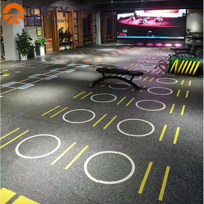 Универсальная функциональная система напольного покрытия тренажерного зала, интегрированная с зонами для поглощения ударов, тяжелой атлетики и кардио